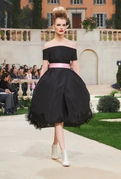 chanel香奈儿1995年时装秀,chanel香奈儿2015高级时装秀