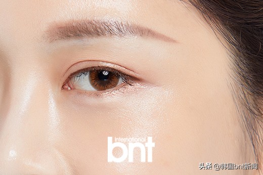 手背上黑色素沉淀很多斑点怎么办,脸上斑点越来越多教你如何淡斑