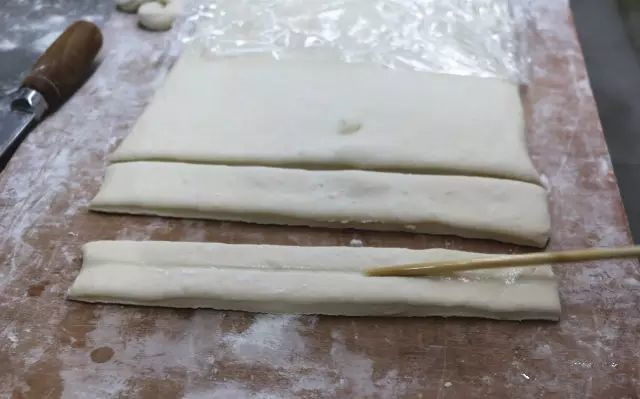 早餐面食技术培训油条配方,早餐店油条做法和配方的全过程