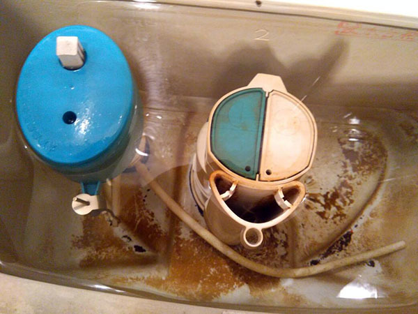 抽水马桶硬物堵了怎么快速疏通,抽水马桶抽水没劲怎么办