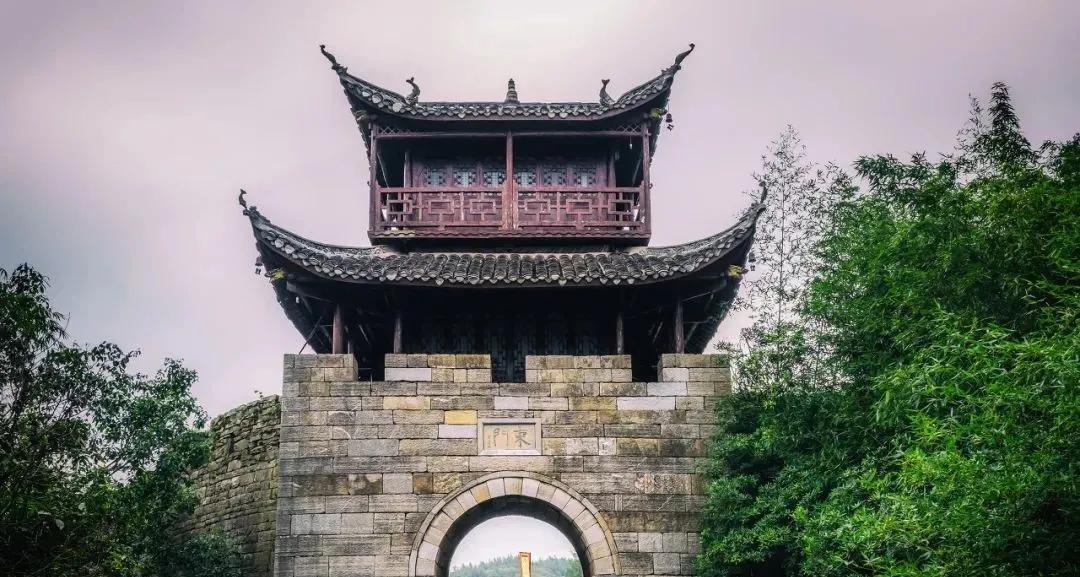 武大师兄弟复活湘西秘境，1块钱就能入股