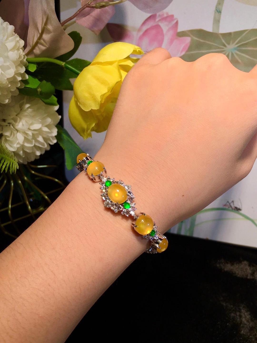 翡翠给人的感觉就像一抹清泉,天然翡翠与众不同美出高级感