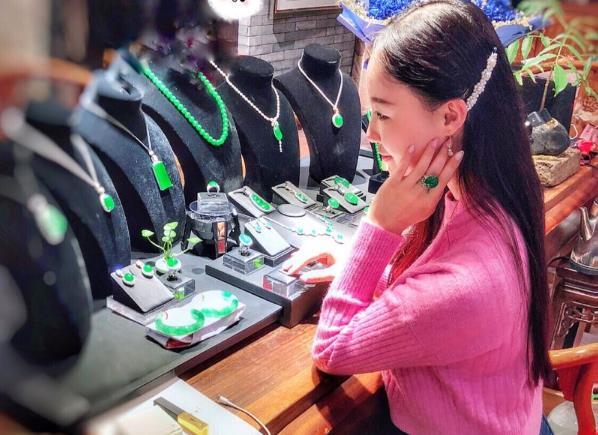 珠宝直播每场卖几千万是真的吗,隐秘而暴利的珠宝直播