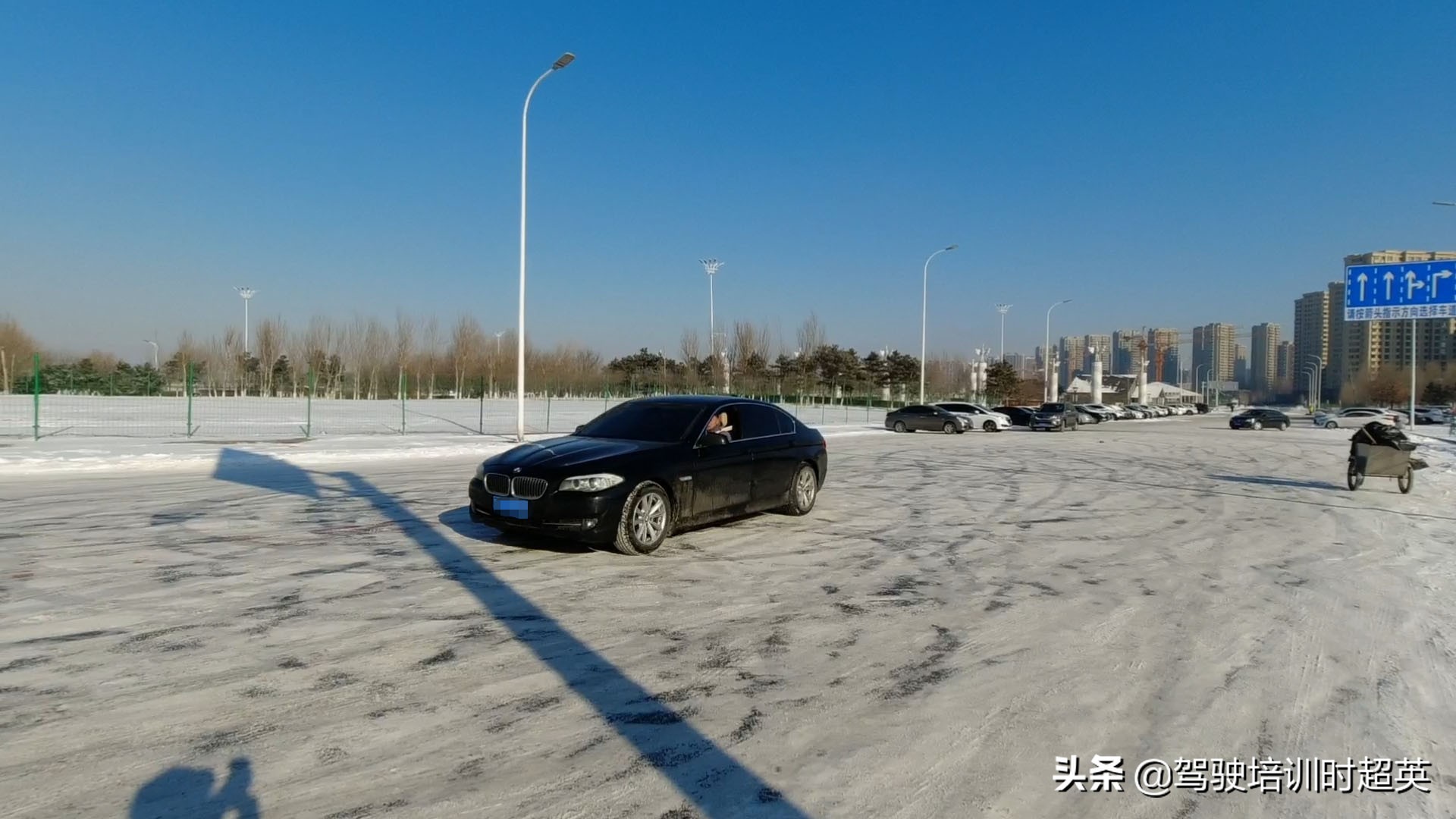 泥泞道路汽车脱困自救办法,冰雪路面驾驶技巧脱困