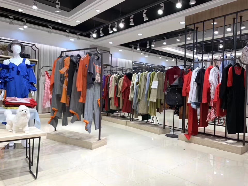 品牌女装尾货折扣批发与加盟,折扣女装品牌尾货市场