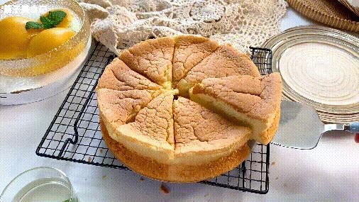 蛋糕烘烤过程中表面开裂原因,古早蛋糕开裂什么原因