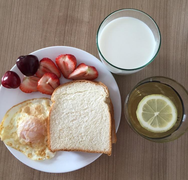 张文宏谈孩子早餐食养,张文宏说早餐不能喝粥的原因