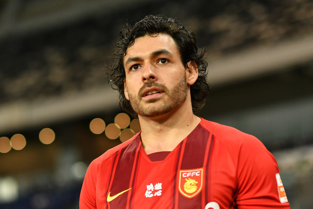 广州队1-4亚泰韦世豪扳平,广州队1比0河北韦世豪