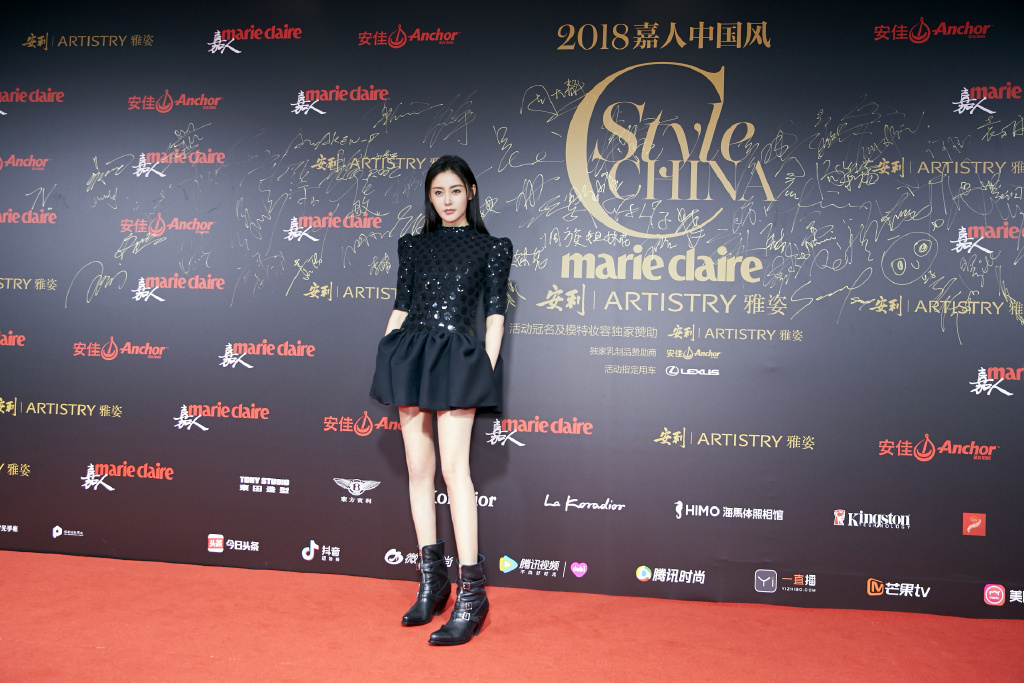 张天爱穿黑色运动裤,张天爱穿超短裤