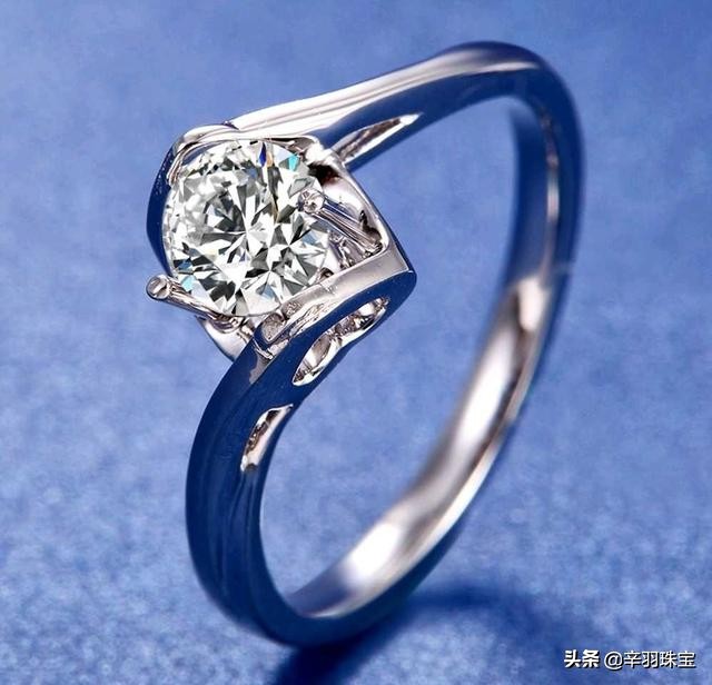 钻石世家50分左右的钻戒多少钱,老凤祥50分的钻戒大概多少钱