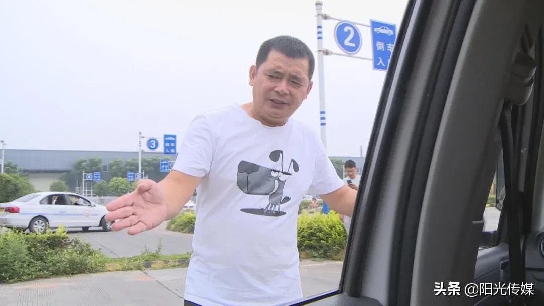 高考结束正是驾校学车的好时机,学车热高考结束驾校迎来报名高峰