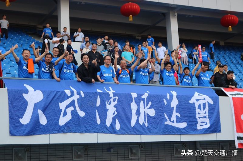 升班马武汉三镇首夺中超冠军,武汉卓尔2:2绝平梅县铁汉