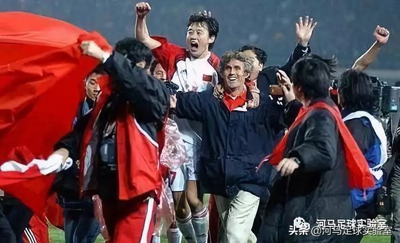 国足战术前瞻破釜沉舟敢于亮剑,国足战术红牌