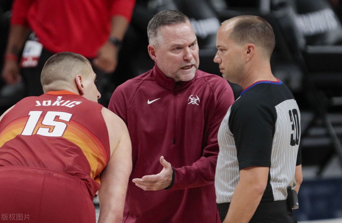 约基奇15分大胜,约基奇总决赛前三节不进攻