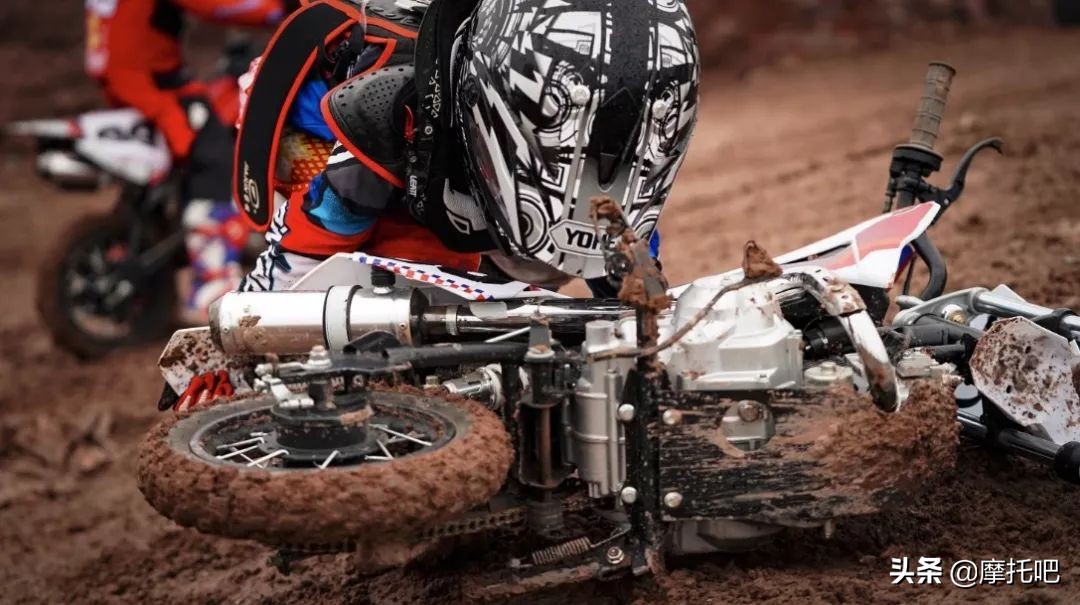 这摩托真好喝。。。不对....这酒真好骑！