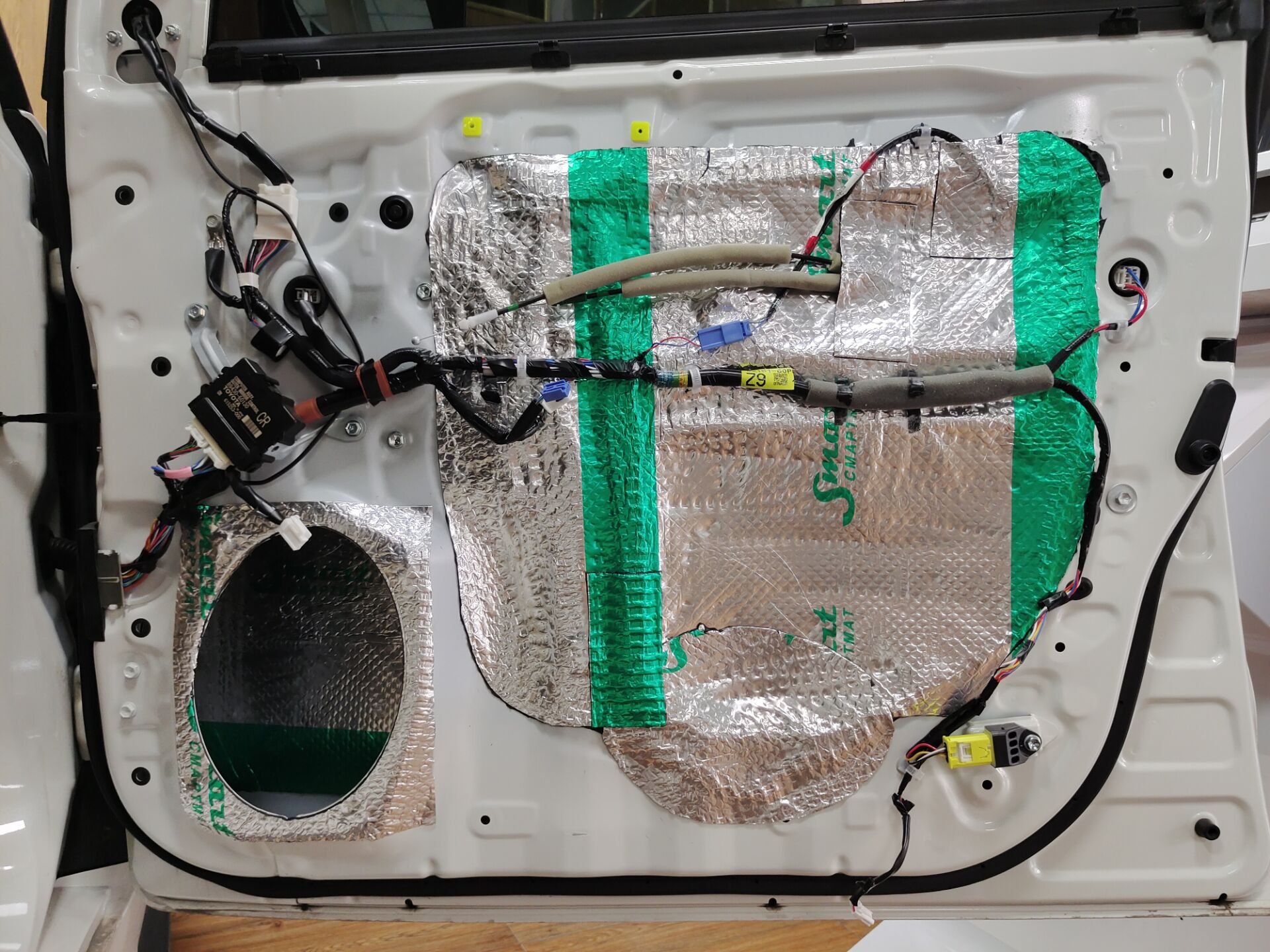 丰田兰德酷路泽汽车音响改装最真实的声音，来源于丹麦丹拿