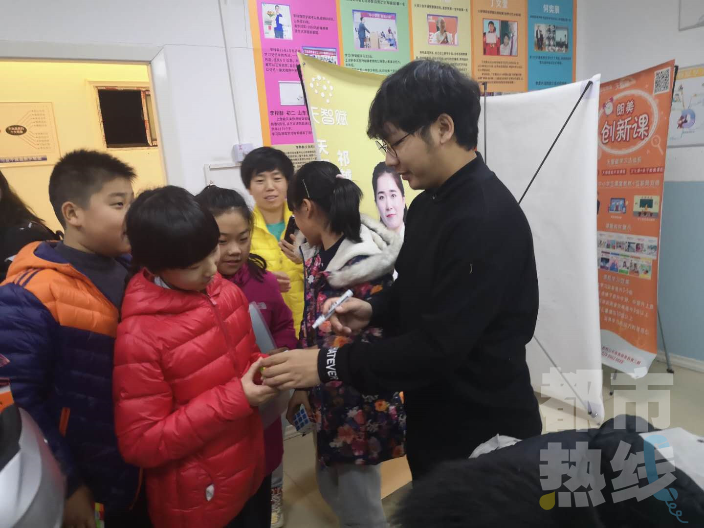 单手复原三阶魔方最快纪录,世界魔方冠军三阶魔方技巧