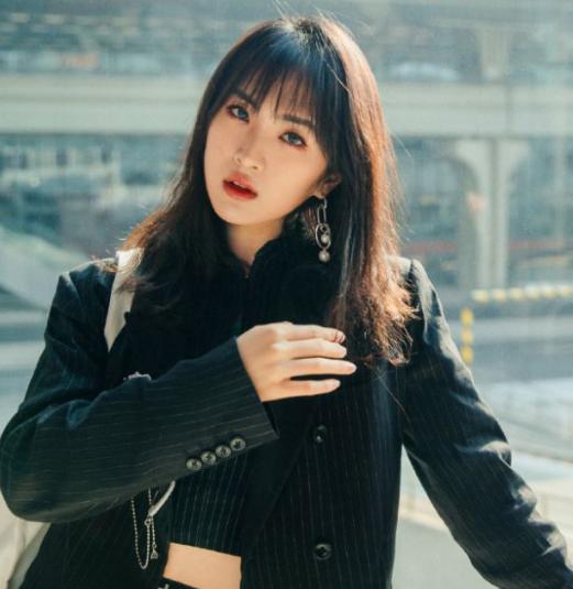 哇喔，小公主是怎样做到生图和精修图一模一样，网友：一样难看