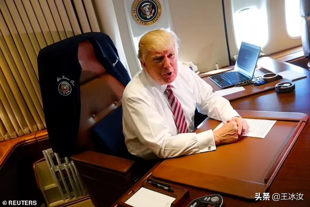 前白宫发言人新书爆料：特朗普做肠镜不打麻药，竟是怕彭斯篡权？