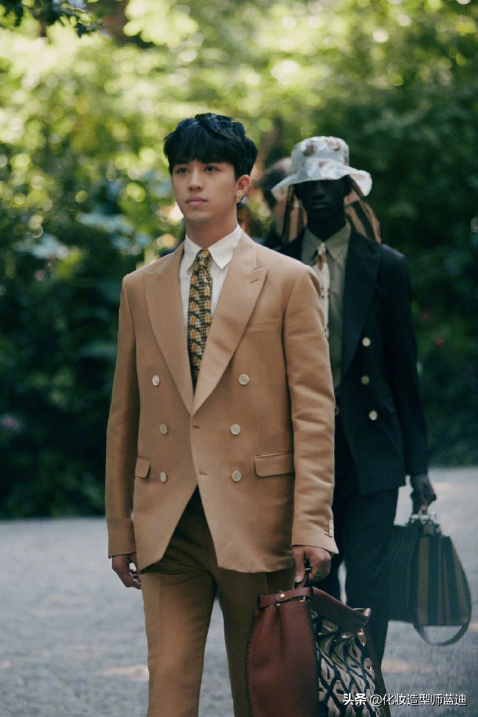 fendi许魏洲2018,许魏洲代言海澜之家