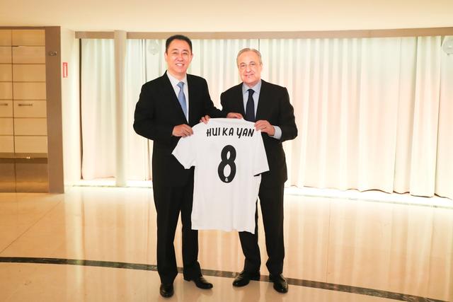 许家印现场观看马德里冠军赛7年26亿深耕足球青训