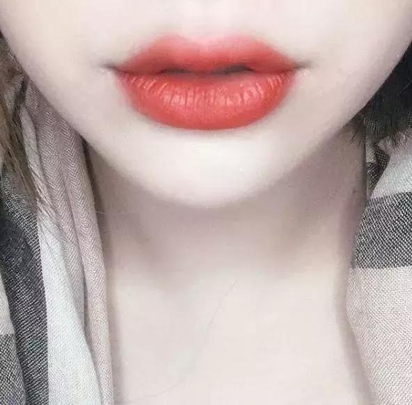 阿玛尼405兰蔻196唇釉,阿玛尼405兰蔻196有什么区别