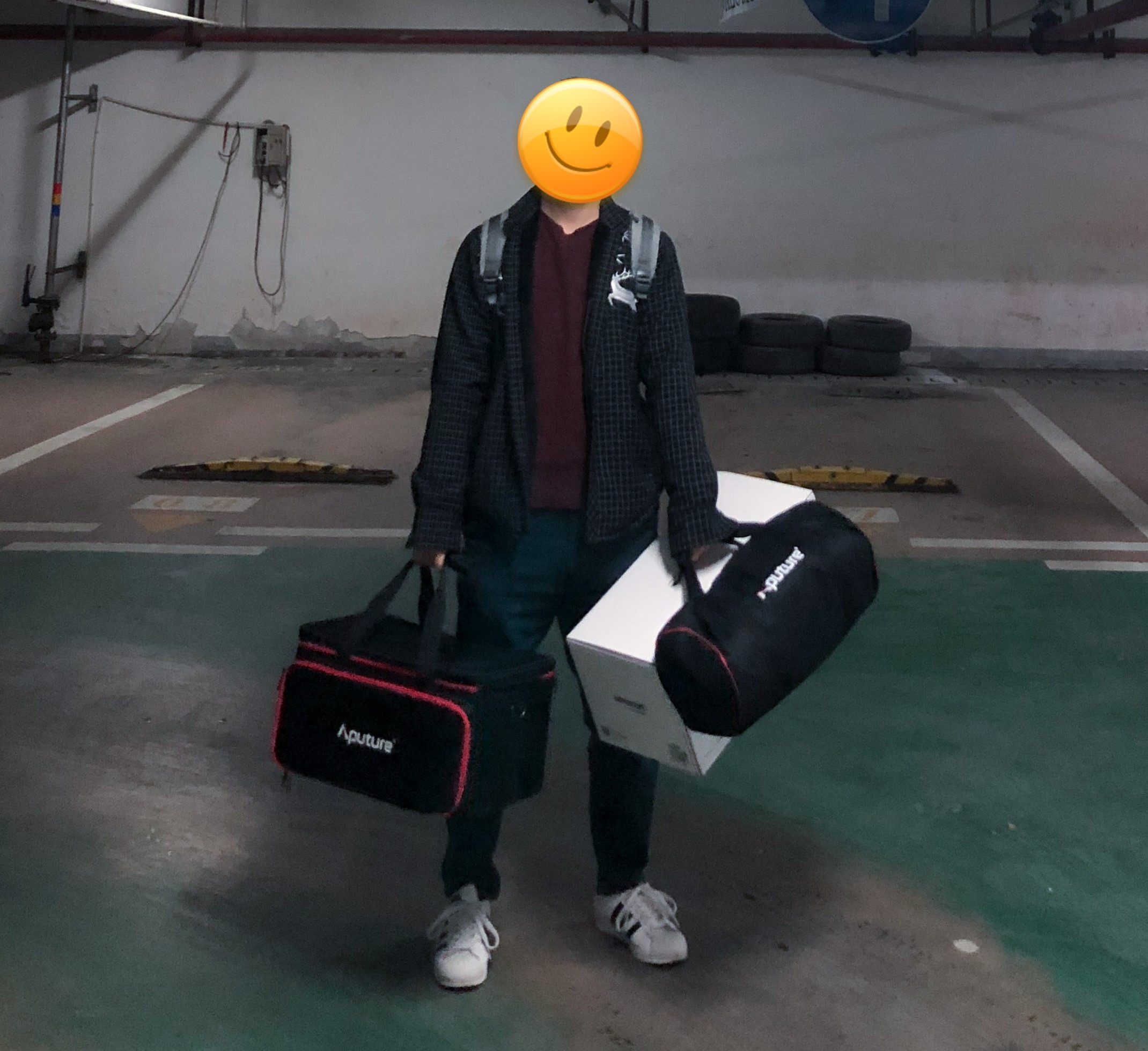 艾蒙拉100d和艾蒙拉100x,爱图仕艾蒙拉灯