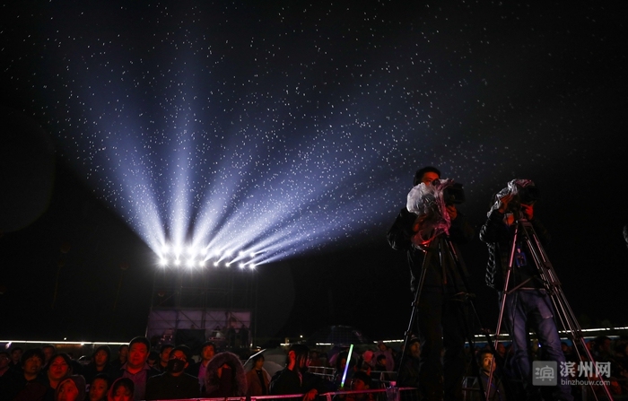 2018时光已走滨州日报90后小美摄影记者定格了您的最美