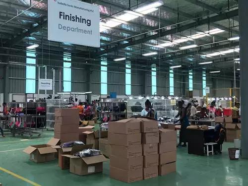 这一群制假发工厂，竟养活了30万当地人！