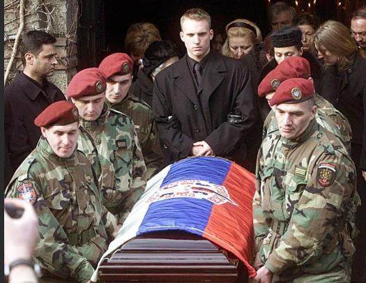 阿尔坎之虎黑道大亨率领球迷组建的塞尔维亚志愿近卫军