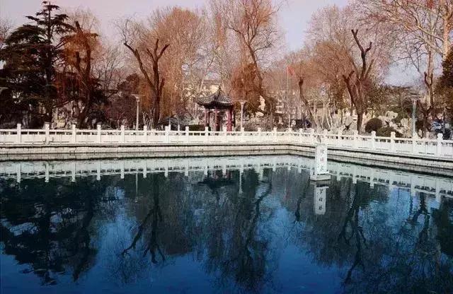 冬季山东山泉水最美最有韵味？济南山泉水美？泰山上下一片银白？