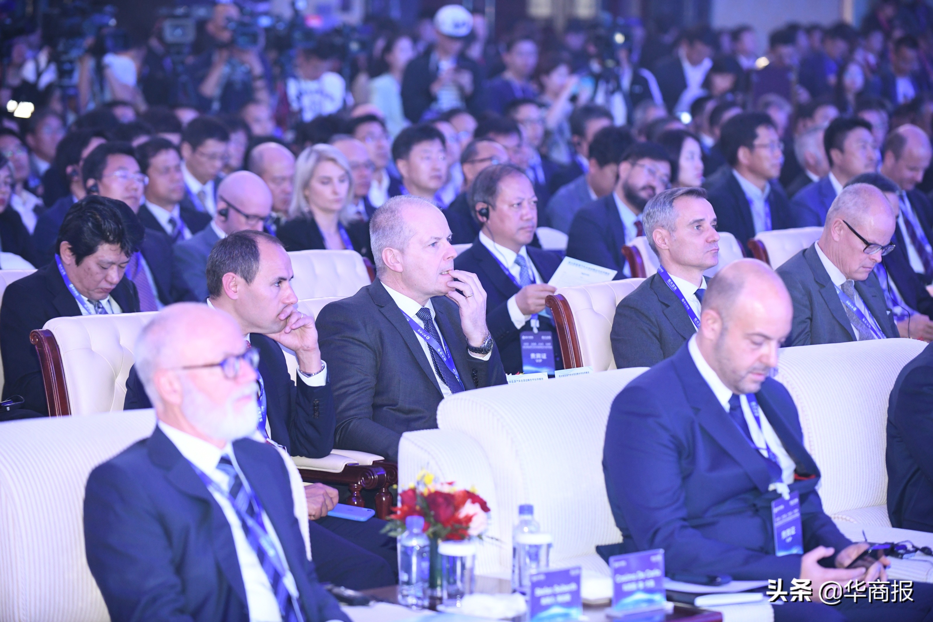 许家印转型汽车五句话,许家印开年演讲发言