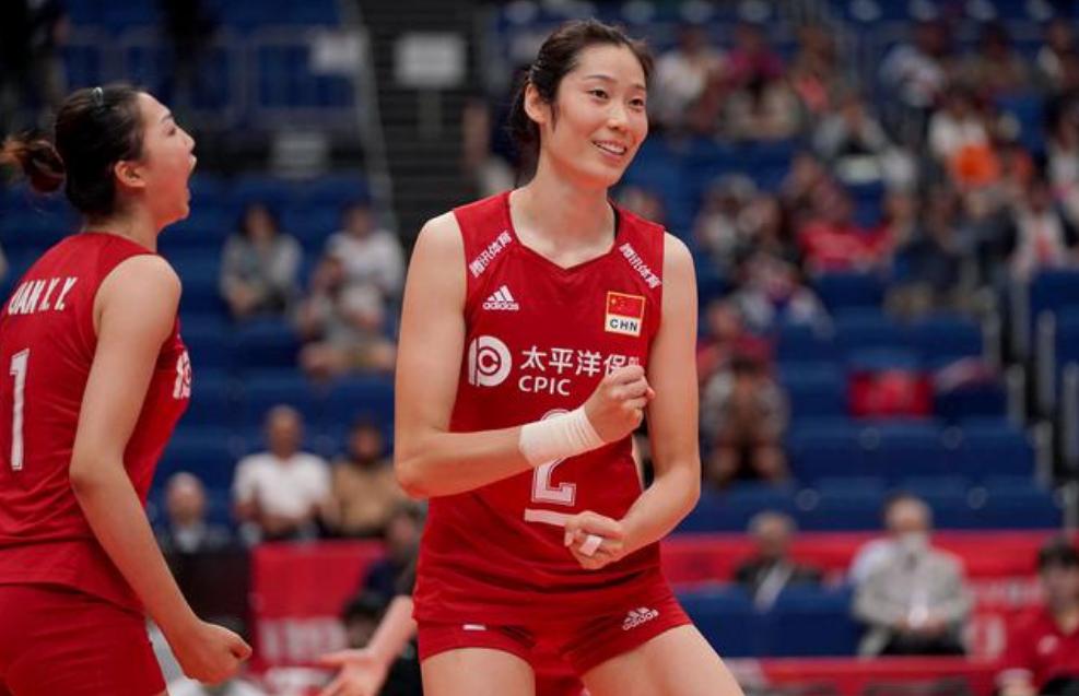 女排3：0取胜！朱婷1温馨举动，彰显出国际范儿，获得掌声一片