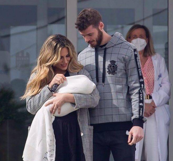 大饱眼福！曼联球员德赫亚太太影视歌全能！身材火辣，美貌不输超模