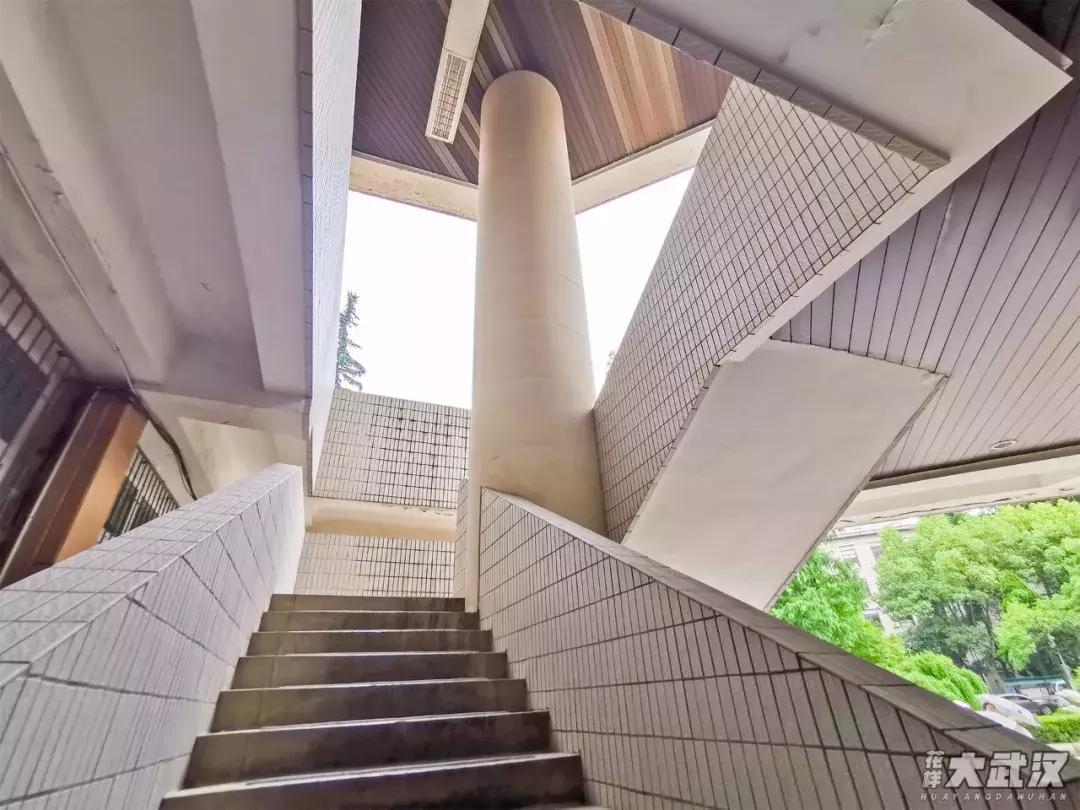 武汉科技大学的机械学院,武汉科技大学医学院和临床学院