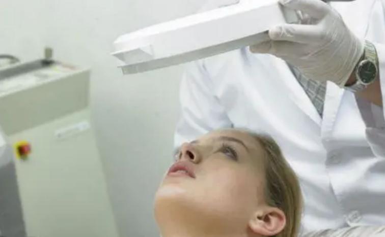 涂眼霜可以祛眼袋？不现实！祛眼袋的三种靠谱方法看这里