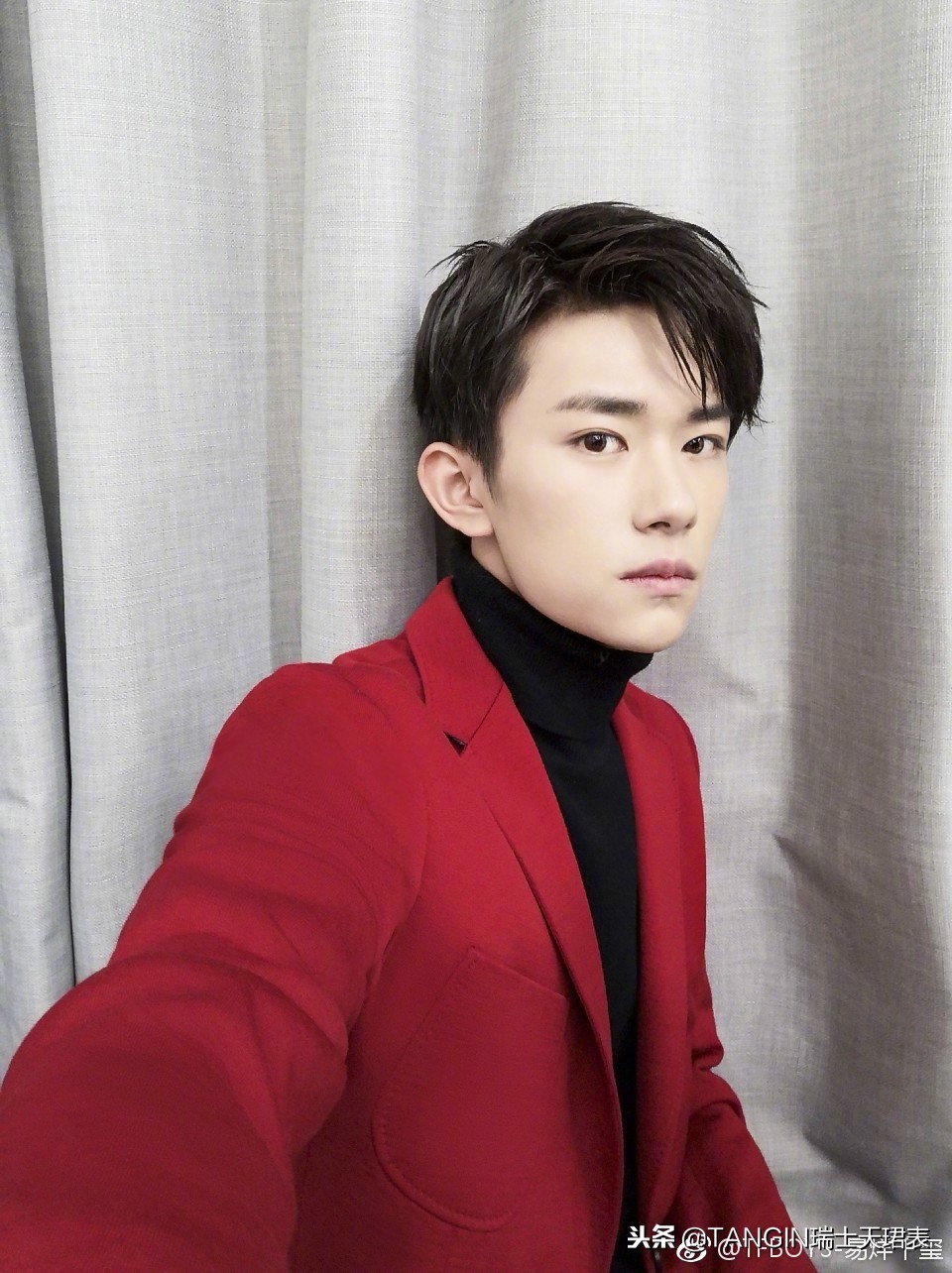 从男孩到男人，易烊千玺变得让人猝不及防