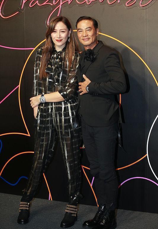 琦琦穿衬衫,52岁琦琦穿衣打扮