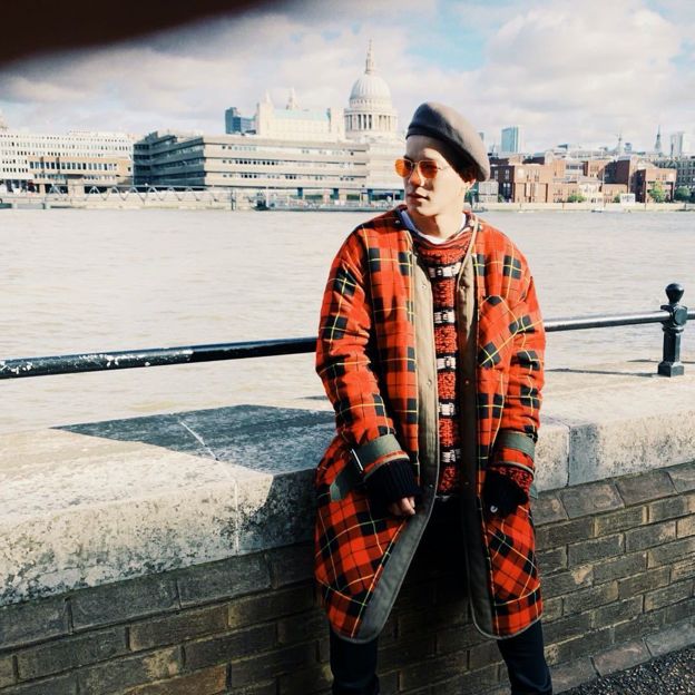 从洗头妹到身价数亿的总裁,从洗头妹逆袭亿万身家