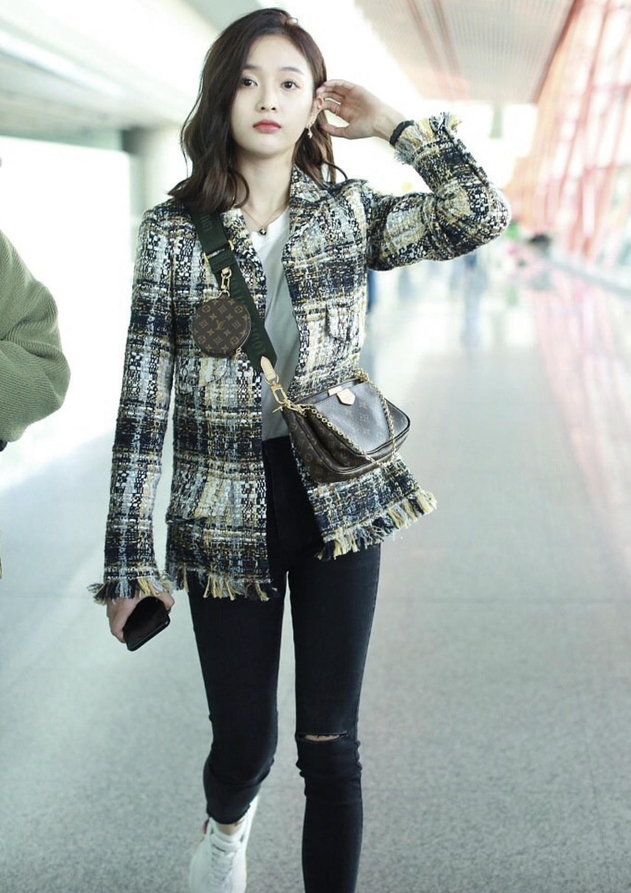 吴宣仪穿羽绒服,吴宣仪红色羽绒服