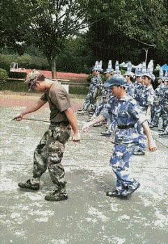 我参加的不是军训，绝壁是人体艺术展啊