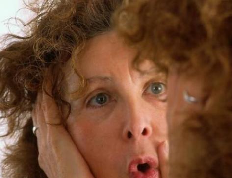 40岁后的女人想要摆脱更年期困扰，要及时发现身体发出的4个信号