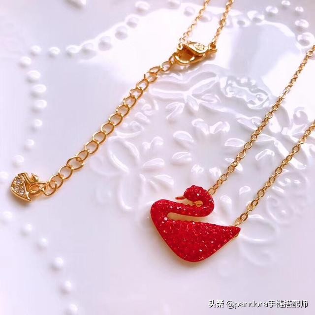 施华洛世奇黑天鹅和银天鹅哪个贵,施华洛世奇黑天鹅项链推荐视频