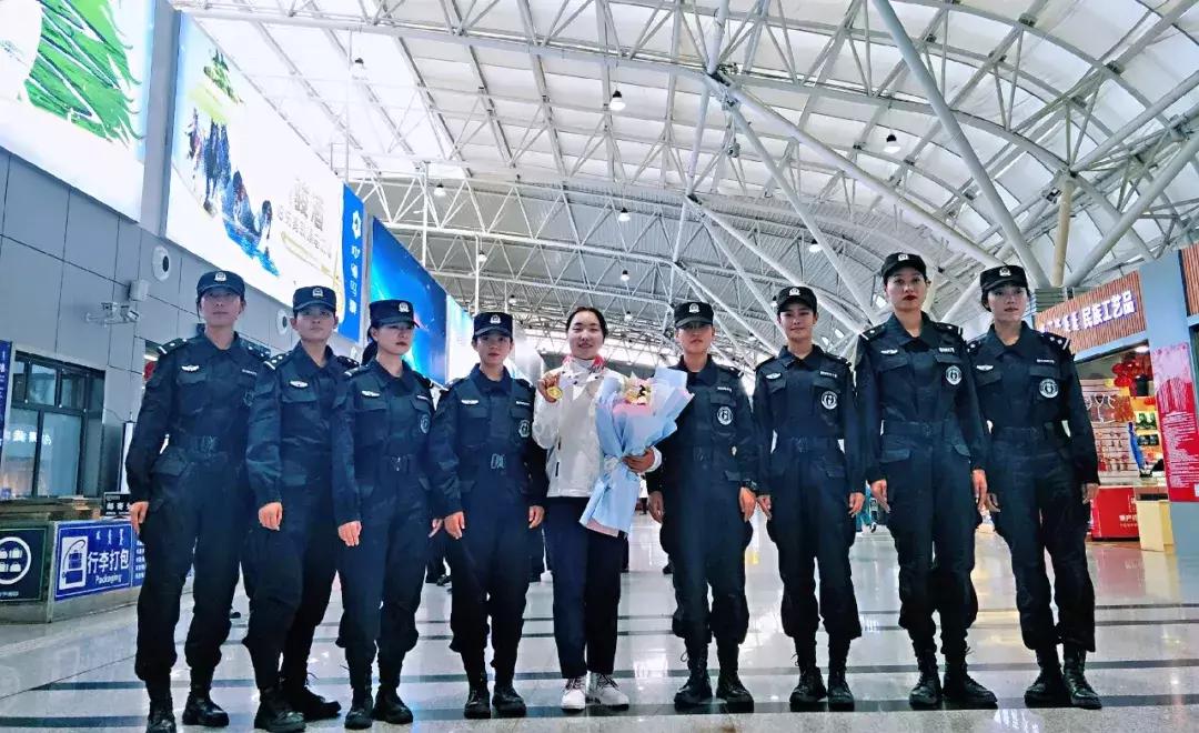 孟根其其格简介歌手,孟根其其格