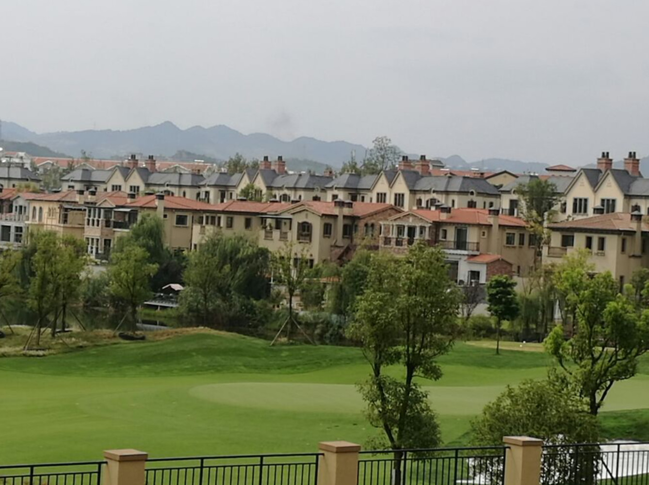 一句话评论各楼盘,贵阳双龙区别墅区