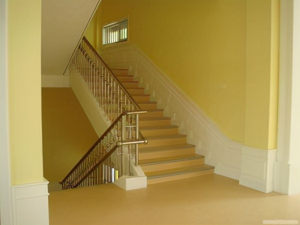 别墅高层楼梯怎么装修,高端大气别墅楼梯安装