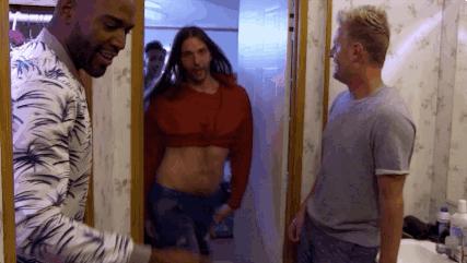 这位大胡子大哥，竟然偷了宋茜和杨幂的衣服去走红毯？！