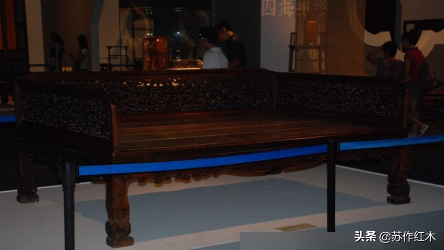 此床皇帝自造用，北京史老爷旧藏，有人曾拿四合院换，最后捐国家