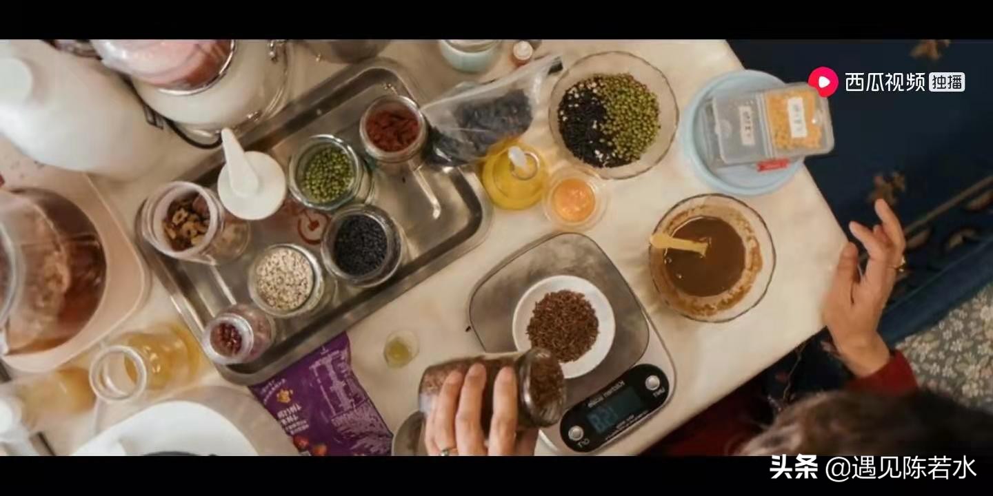 看完了《囧妈》发现，囧妈家的孩子们最后都变成了他们的妈妈