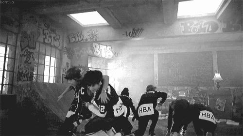 陈冠希都在穿哪些品牌,陈冠希穿红衣服的照片